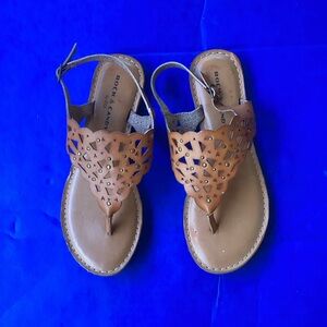 Rock & Candy Tan Cut-Out thong sandals size 6.5
